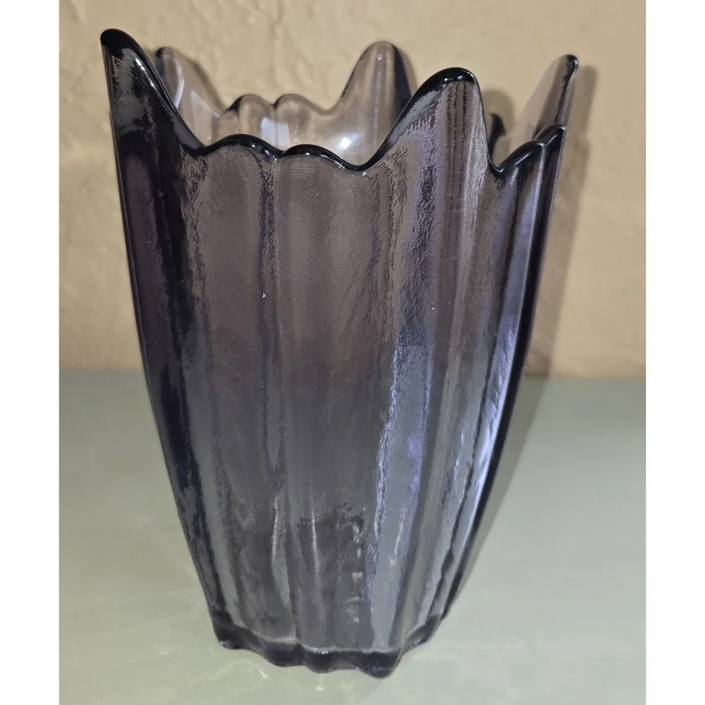 Vintage Vase Hard‎ To Find Rare 5 Petal Textured Thick Heavy Purple Viking Glass